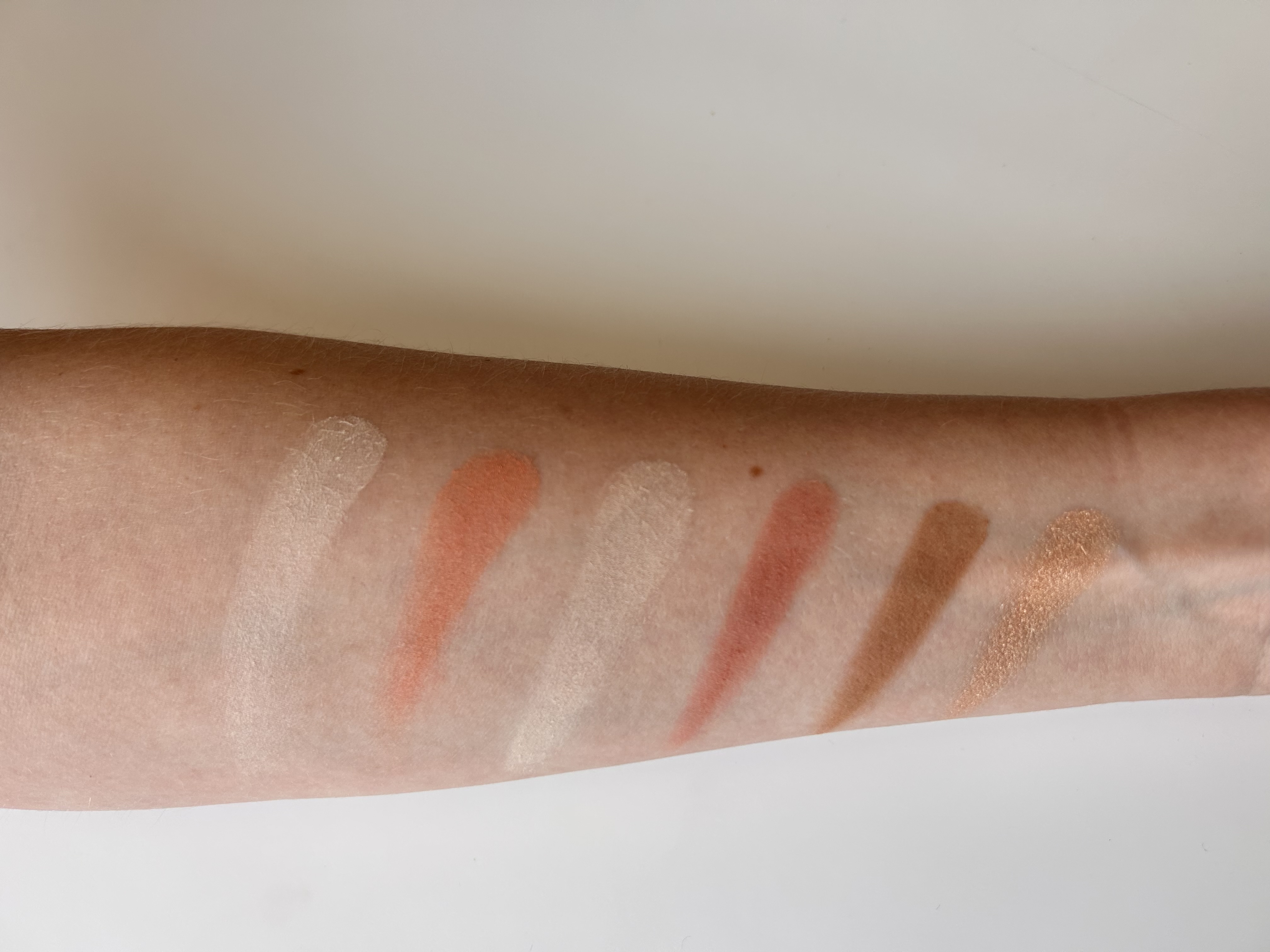 Hourglass Dragon Ambient Lighting Unlocked Palette swatches Hourglass Dragon Ambient Lighting Unlocked Palette swatches